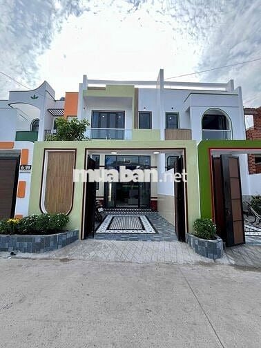 nhà lầu giá *** tại trung tâm ngã3 mỹ hạnh nam