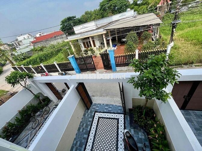 nhà lầu giá *** tại trung tâm ngã3 mỹ hạnh nam
