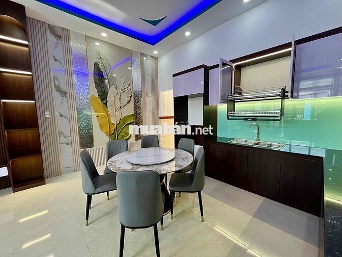nhà lầu giá *** tại trung tâm ngã3 mỹ hạnh nam
