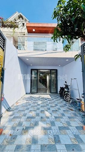CHÚ TƯ BÁN NHÀ MẶT TIỀN ĐƯỜNG VỪA Ở VỪA KINH DOANH 