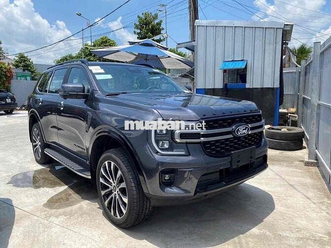 Ford Everest Platinum 2026 Xăng Tự động 10 cấp