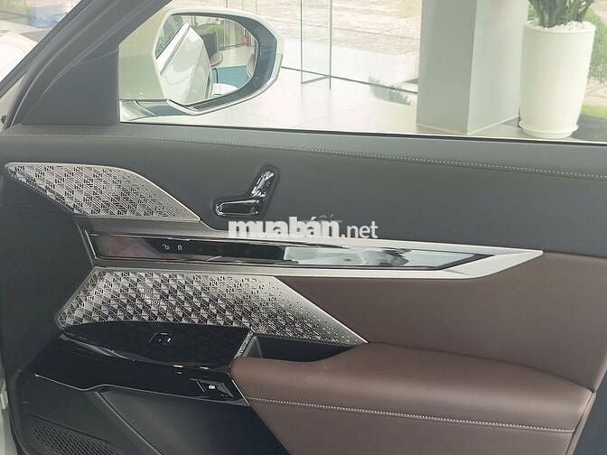 BMW 740i Pure Excellence Trắng 5 chỗ
