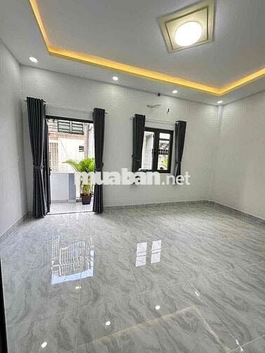 NHÀ NGANG LỚN HƠN 5M, CÒN RẤT MỚI, GẦN CHỢ ÔNG HOÀNG, GIÁP Q10 Q11