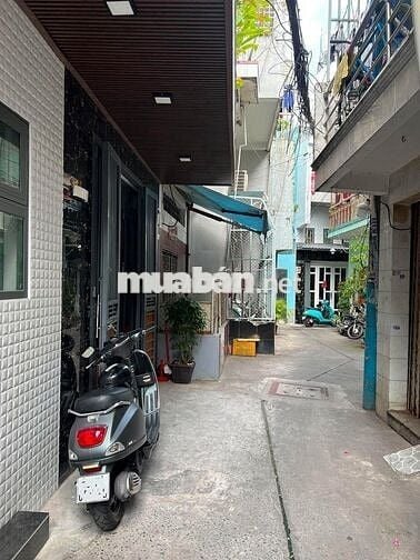 NHÀ NGANG LỚN HƠN 5M, CÒN RẤT MỚI, GẦN CHỢ ÔNG HOÀNG, GIÁP Q10 Q11