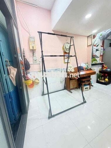 Cho thuê nhà Vườn Chuối Q3 - nhà trệt lửng 2 lầu, 3PN 3VS