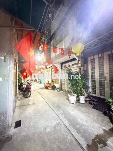 Cho thuê nhà Vườn Chuối Q3 - nhà trệt lửng 2 lầu, 3PN 3VS