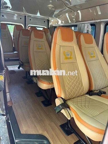 Ford Transit sx 2018 16 chỗ bảng trung.