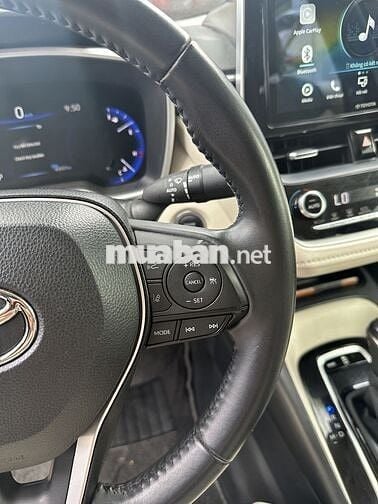 Toyota Corolla Altis 1.8V 2022, xe lướt 9 hãng