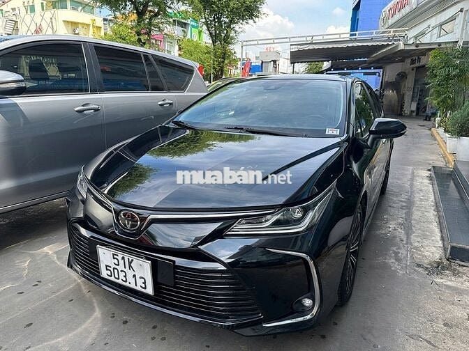 Toyota Corolla Altis 1.8V 2022, xe lướt 9 hãng