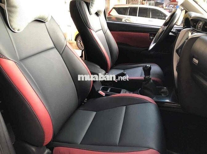 Toyota Fortuner 2.4MT 2017 Trắng 110.000 km