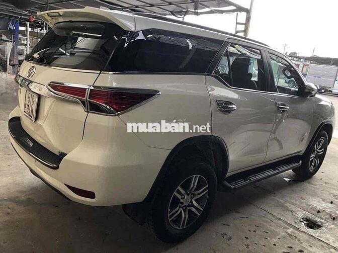 Toyota Fortuner 2.4MT 2017 Trắng 110.000 km