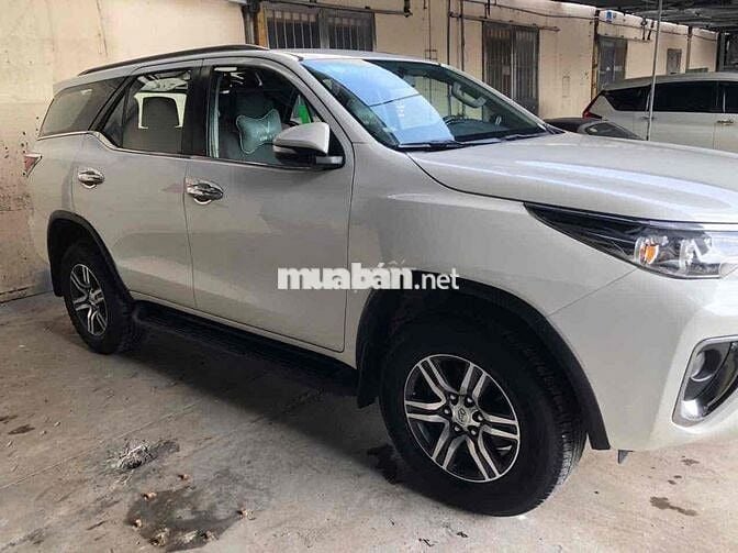 Toyota Fortuner 2.4MT 2017 Trắng 110.000 km