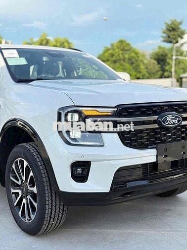 Ford Everest Platinum 2026 Trắng Tự động 10 cấp