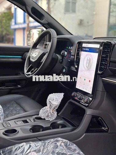Ford Everest Platinum 2026 Trắng Tự động 10 cấp