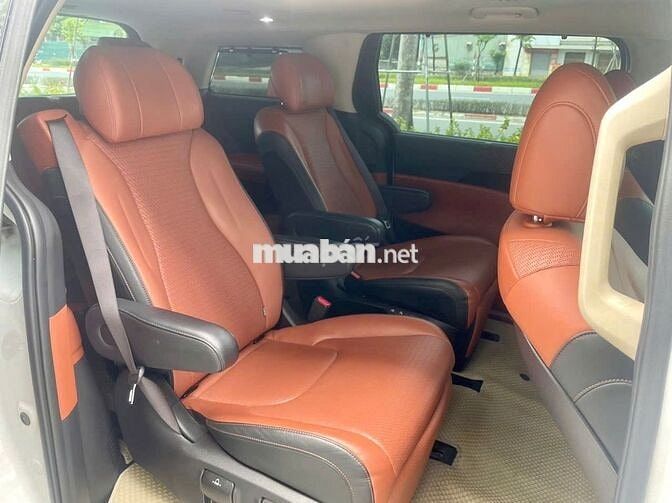 Kia Carnival Signature 2.2D 2022 68000 km Trắng