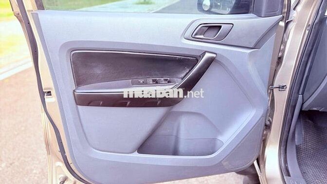 Ford Ranger Vàng Cát 2015 4x2 AT