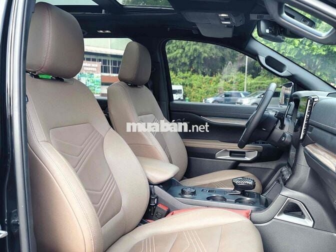 Everest Titanium 4x4 Full Đen ,2028 lướt 28 ngàn