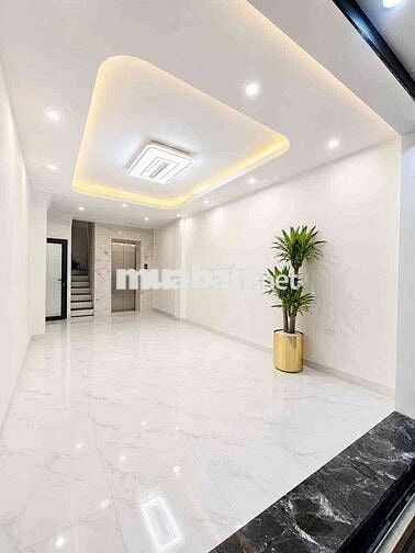 Cực Hiếm , Nhà mới thang máy 35m ,6 tầng , ôtô VF3 đỗ cửa