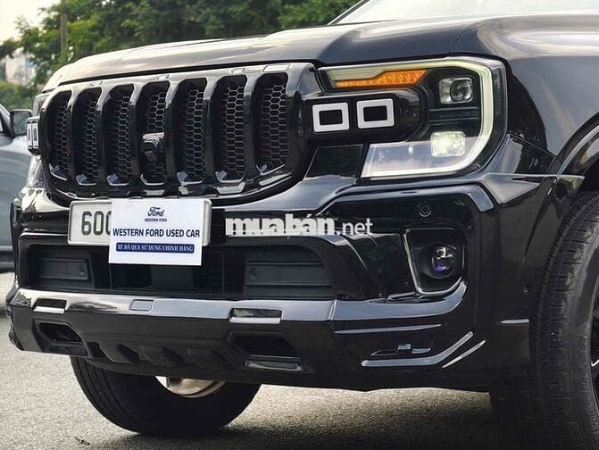 Everest Titanium 4x4 Full Đen ,2028 lướt 28 ngàn