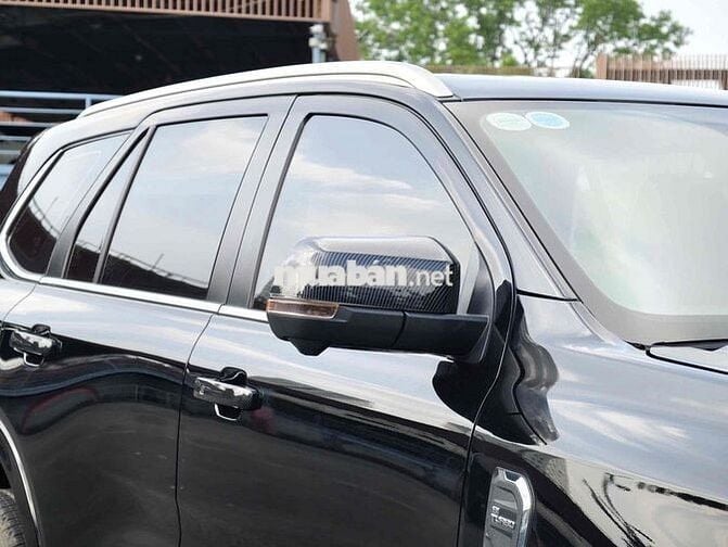 Everest Titanium 4x4 Full Đen ,2028 lướt 28 ngàn
