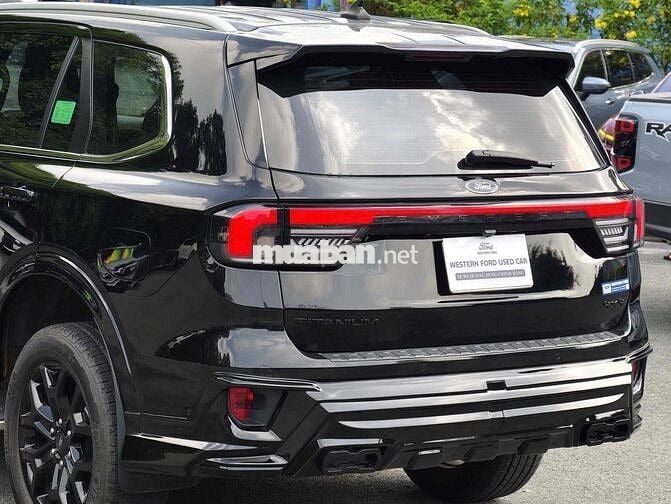 Everest Titanium 4x4 Full Đen ,2028 lướt 28 ngàn