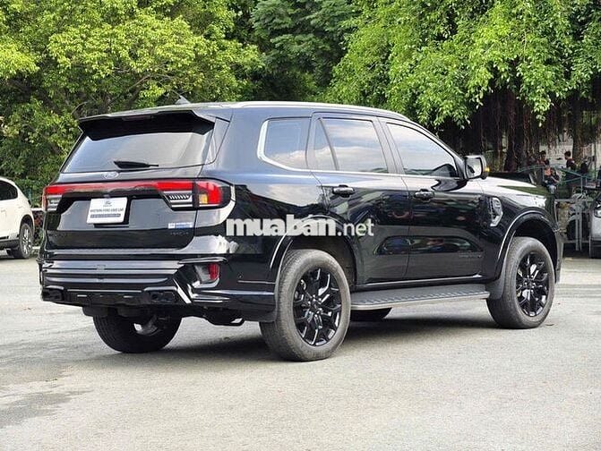 Everest Titanium 4x4 Full Đen ,2028 lướt 28 ngàn