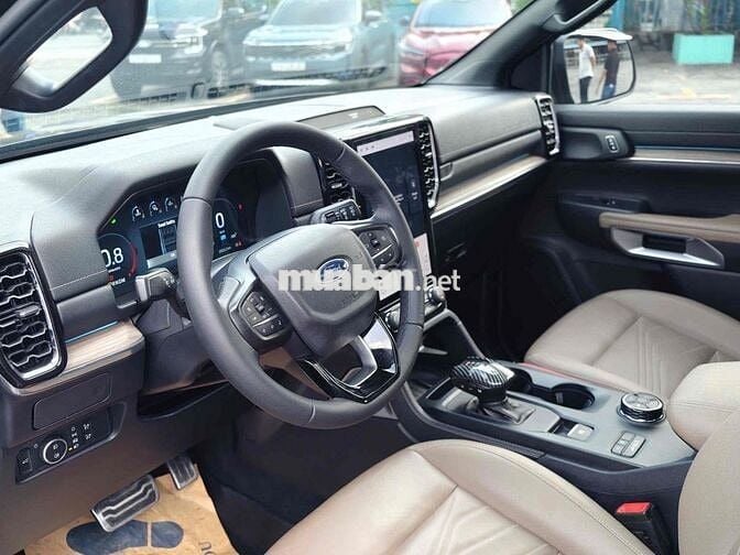 Everest Titanium 4x4 Full Đen ,2028 lướt 28 ngàn