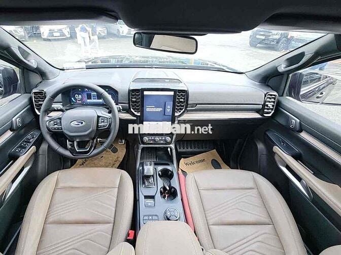 Everest Titanium 4x4 Full Đen ,2028 lướt 28 ngàn