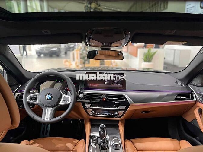 BMW 520i M Sport Đen 5 chỗ