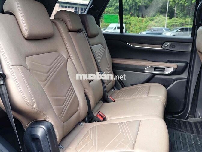 Everest Titanium 4x4 Full Đen ,2028 lướt 28 ngàn