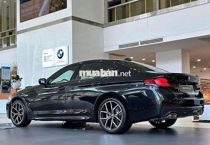 BMW 520i M Sport Đen 5 chỗ
