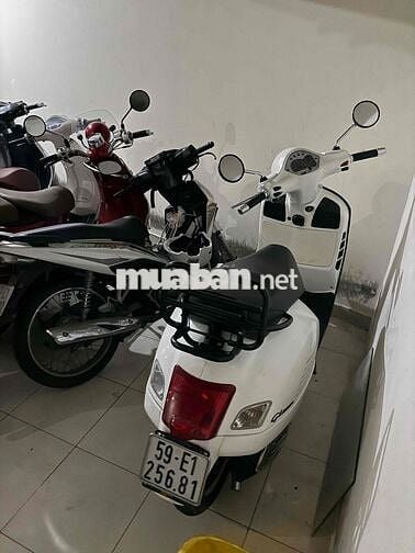 Piaggio Vespa GTS 4VAL IE 2012 Trắng Nhập khẩu