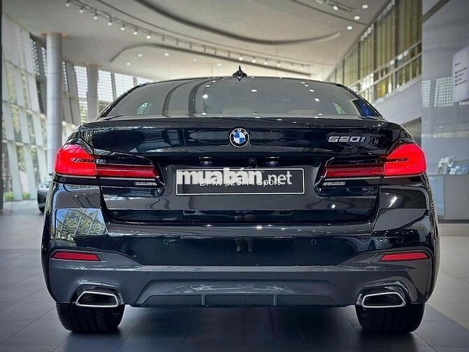 BMW 520i M Sport Đen 5 chỗ