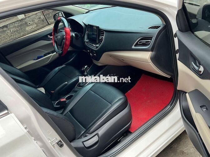 Hyundai Accent AT 2023 màu trắng, xe đi 4v km