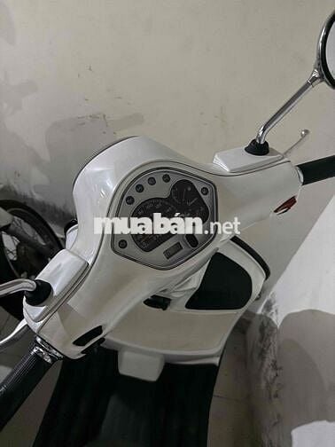 Piaggio Vespa GTS 4VAL IE 2012 Trắng Nhập khẩu
