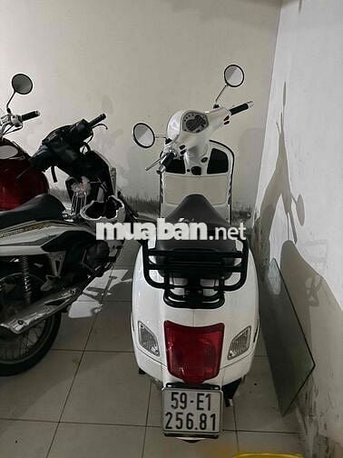 Piaggio Vespa GTS 4VAL IE 2012 Trắng Nhập khẩu