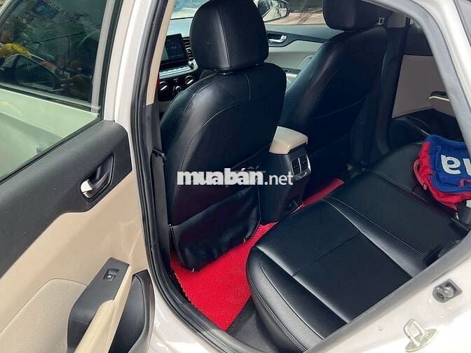 Hyundai Accent AT 2023 màu trắng, xe đi 4v km