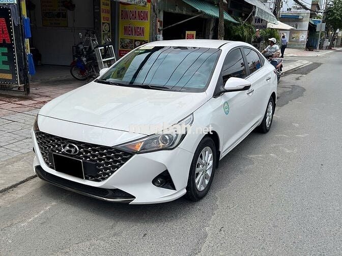 Hyundai Accent AT 2023 màu trắng, xe đi 4v km