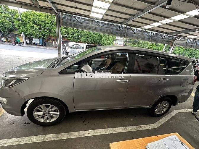 Toyota Innova 2.0E 2017, số sàn, bảo hành 1 năm