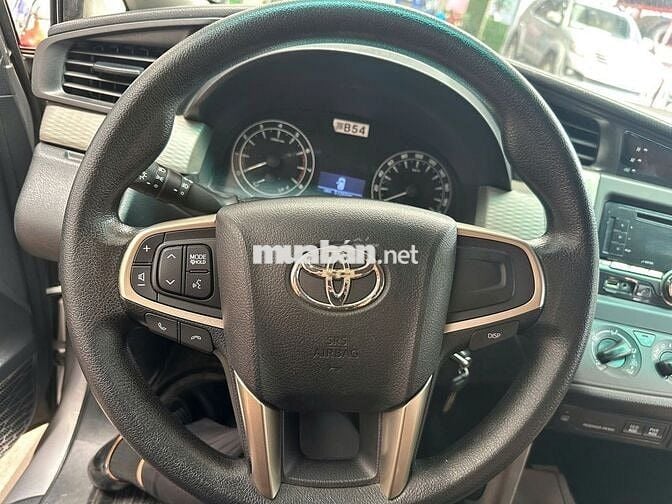 Toyota Innova 2.0E 2017, số sàn, bảo hành 1 năm