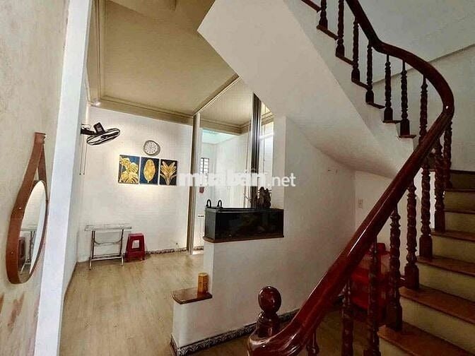 cho thuê nhà 3tầng MT LÊ BÁ TRINH - nội thất cơ bản đầy đủ