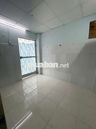 cho thuê nhà nguyên căn 1 trệt 1 lửng đúc 1 lầu 1pn 2wc hẻm thông 
