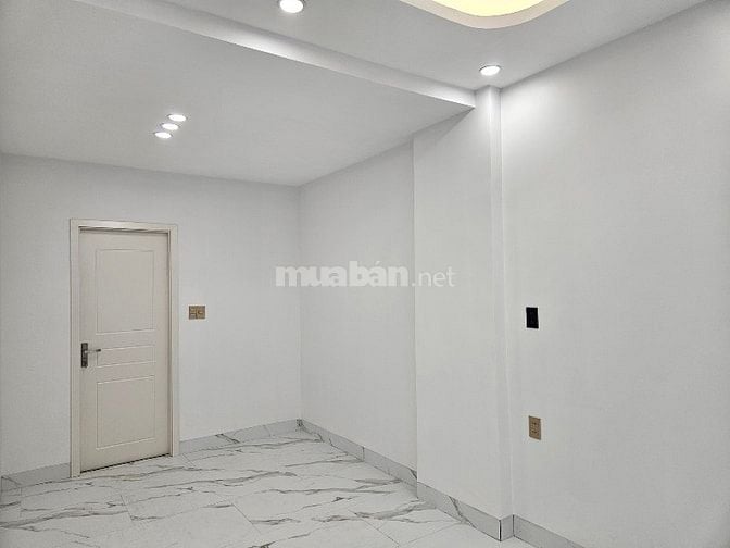 Nhà liền kề mới tinh cách Đường Hồ Sen 50m, 5tầng 45m2, giá 5.75tỷ