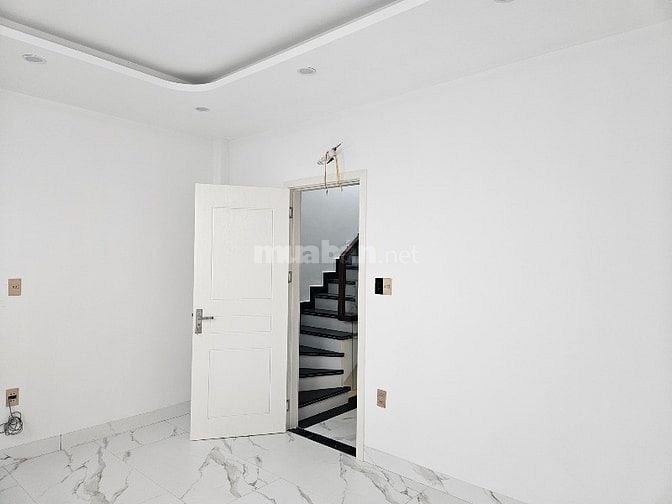 Nhà liền kề mới tinh cách Đường Hồ Sen 50m, 5tầng 45m2, giá 5.75tỷ
