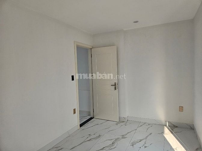 Nhà liền kề mới tinh cách Đường Hồ Sen 50m, 5tầng 45m2, giá 5.75tỷ