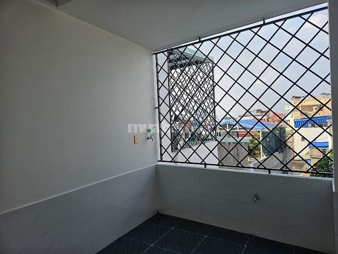 Nhà liền kề mới tinh cách Đường Hồ Sen 50m, 5tầng 45m2, giá 5.75tỷ