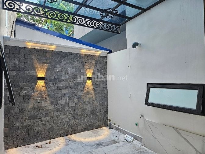 Nhà liền kề mới tinh cách Đường Hồ Sen 50m, 5tầng 45m2, giá 5.75tỷ