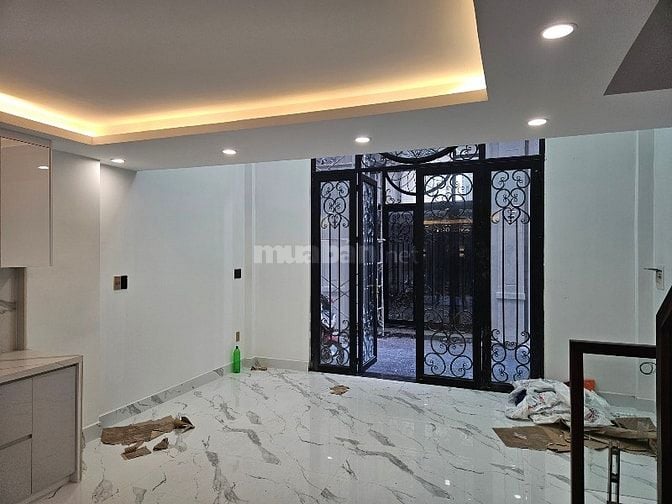 Nhà liền kề mới tinh cách Đường Hồ Sen 50m, 5tầng 45m2, giá 5.75tỷ