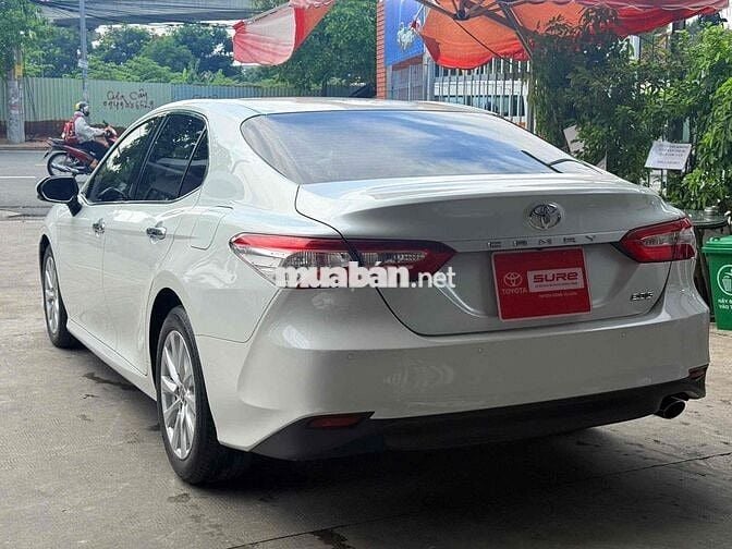Toyota Camry 2.0G 2021 Trắng 54.000km