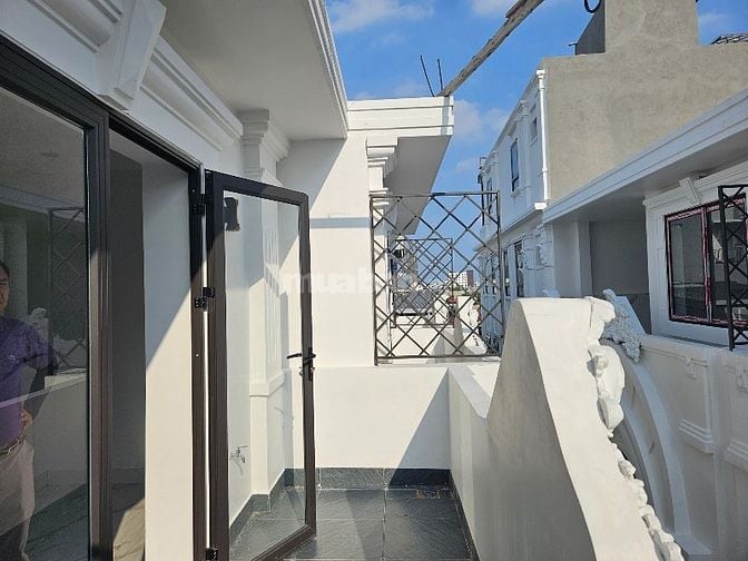 Nhà liền kề mới tinh cách Đường Hồ Sen 50m, 5tầng 45m2, giá 5.75tỷ